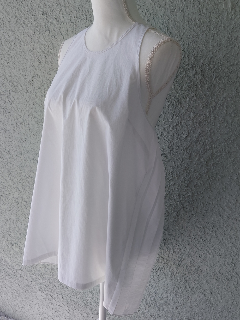 Athleta White Sojourn Tank Pleated Racerback Sleeveless Top Medium
